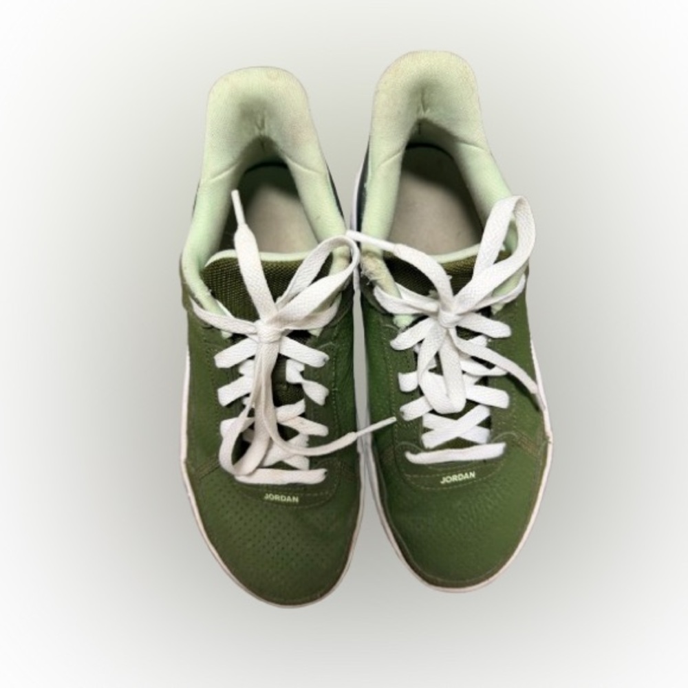Jordan Day 1 EO Green Size Size 4Y
Nice Condition! Minor Flaw-see picture - Picture 6 of 10